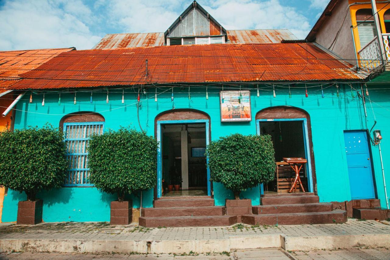 Tikal Backpackers Hostel Flores Exterior photo